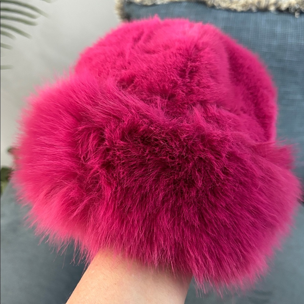 NEW: Pink Fuzzy Trim Beanie one size - Picture 3 of 7